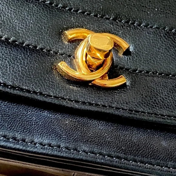 ✨ SOLD ✨ CHANEL Vintage lambskin shoulder bag 24K gold quilted classic chain - Picture 3 of 13